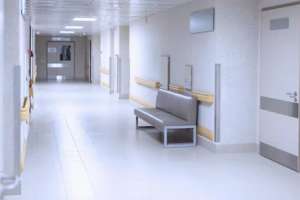 Елордадағы қасбет құлауынан жарақат алған фельдшердің жағдайы ауыр