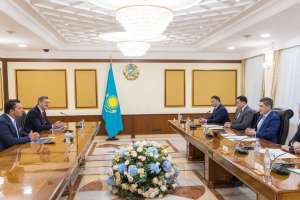 Үкіметте экологиялық таза авиаотын өндіретін зауыт салу мәселесі талқыланды