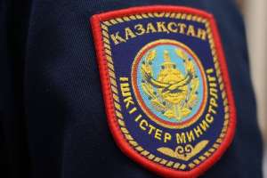 «Жүргізуші көз жұмды»: Астанада көлік жол жиегіндегі бағанға соғылды