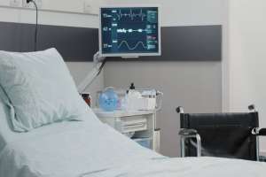 Астанада үстіне кондиционер қондырғысының бөлігі құлаған фельдшер қайтыс болды