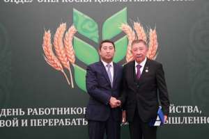 Айдарбек Сапаров аграрлық сала қызметкерлеріне мемлекеттік және ведомстволық наградалар табыстады