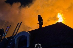 Елордада екі қабатты ғимараттан өрт шықты