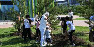Colman Domingo and Jude Law at amfAR’s Venice Gala
