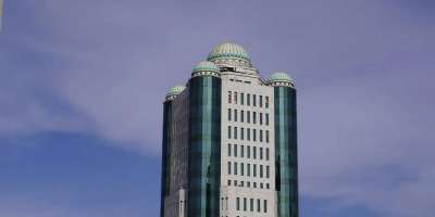Colman Domingo and Jude Law at amfAR’s Venice Gala
