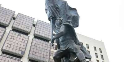 Colman Domingo and Jude Law at amfAR’s Venice Gala