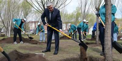 Colman Domingo and Jude Law at amfAR’s Venice Gala