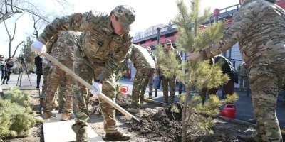 Colman Domingo and Jude Law at amfAR’s Venice Gala