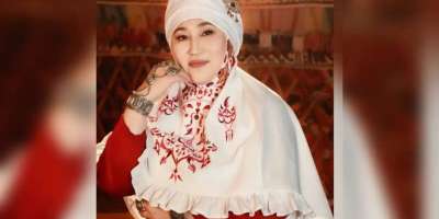 Балапан жылағанша есекке сиынып жатқанын қараңыз.