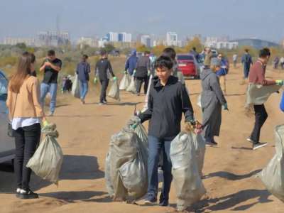 Астанада 100 мыңнан астам адам қалалық сенбілікке шықты