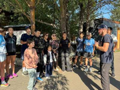 «Таза Қазақстан»: елордалық спортшылар шаңғы-роллер жолы аумағын тазартты