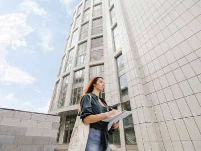 Назарбаев университетінің студенті жатақхананың 12-қабатынан құлап, көз жұмды