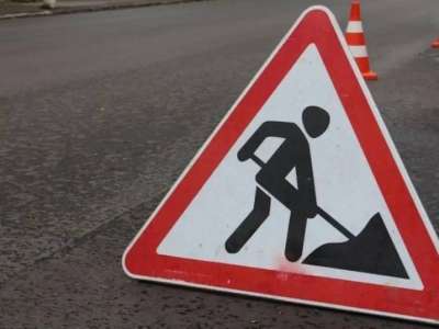 «Бір адам қайтыс болды»: Елордада жол жөндеп жүрген екі адамды көлік қағып кетті