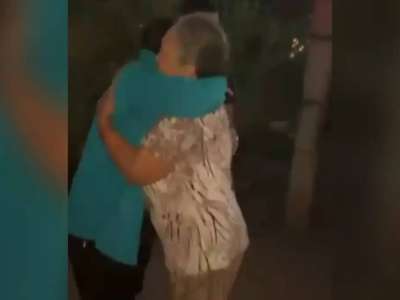 ШҚО тұрғыны туған әпкесімен 20 жылдан кейін кездесті (ВИДЕО)