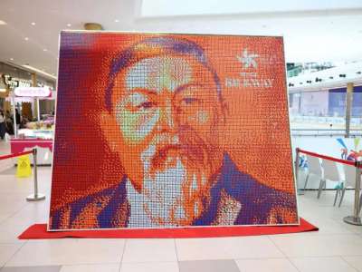Астанада 3 мың Рубик текшесінен Абайдың алып портреті жасалды