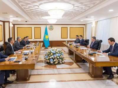 Олжас Бектенов Proton Holdings басшысымен елімізде электромобиль шығару жоспарын талқылады