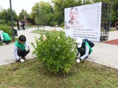 Абайдың 180 жылдығы: елордадағы Абай гүлзарында экологиялық және мәдени акция ұйымдастырылды