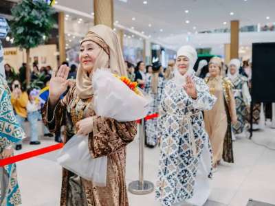 Париж және Милан сән апталығында қазақ әжелері «Ақ маржан» топтамасын ұсынады