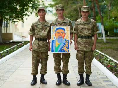 Ұлттық ұлан сарбазы ұлы Абайдың портретін ерекше тәсілмен бейнеледі