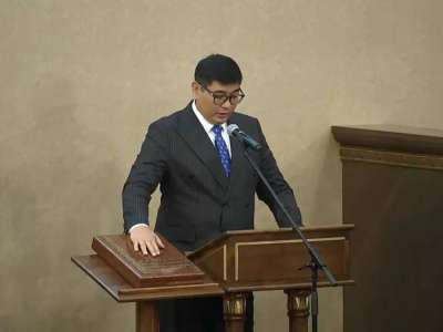 Мәжілісте жаңа депутат ант қабылдады