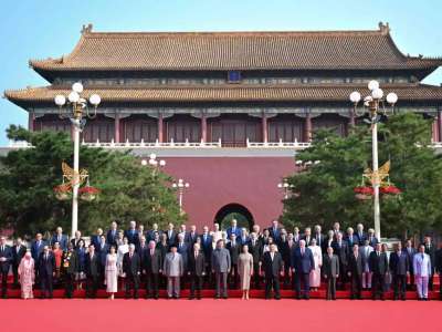 Тоқаев Қытайдағы әскери парадты тамашалады (ФОТО)