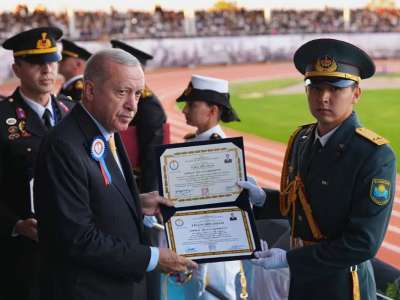 Түркия Президенті Ұлттық ұлан офицерлеріне диплом табыстады