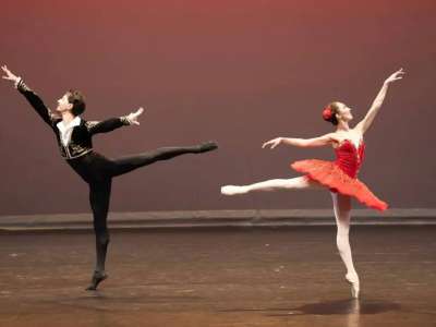 Абай атындағы опера және балет театры әртістері Индонезиядағы фестивальде өнер көрсетті