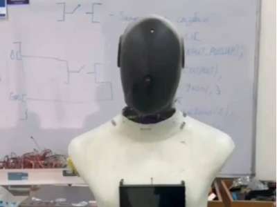 Астаналық мектепте адамға ұқсас робот құрастырып шығарылды (ВИДЕО)