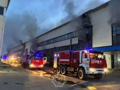 Астанада базардағы өртті сөндіру кезінде үш құтқарушы жарақат алды