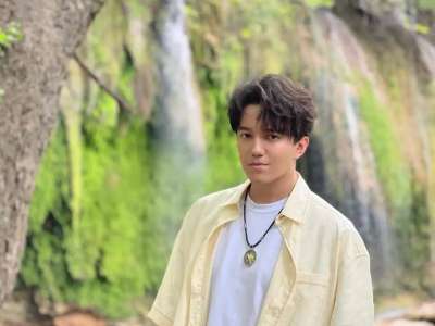 Димаш Құдайберген «Тау ішінденің» жаңа нұсқасымен желідегілерді тәнті етті