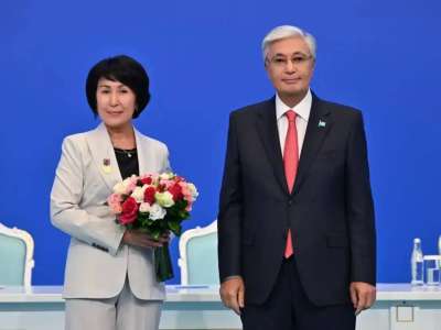 Президент бір топ ұстазға мемлекеттік наградаларды табыстады