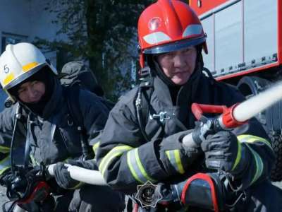 Астаналық құтқарушылар өрттен екі баланы құтқарды (ВИДЕО)