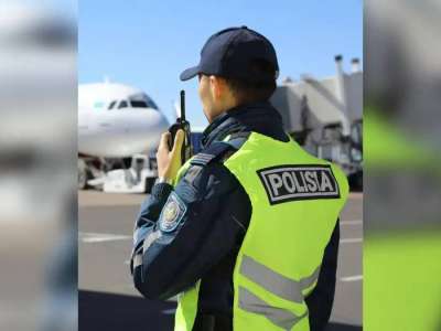 Көлік полицейлері тәртіп бұзған екі жолаушыны әуе рейсінен түсірді