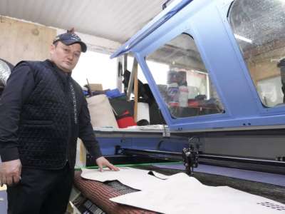 Елордадағы шағын цехта 600-дей автокөлік түріне арналған жабдықтар тігіледі - кәсіпкер