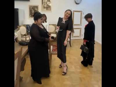 «Туфлиіңді шеш»: Мақпал Жүнісова Гүлнұр Оразымбетоваға ескерту жасады