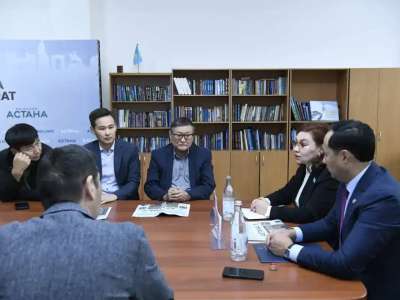 Астанада журналистер сенатор Бибігүл Жексенбаймен Президент Жолдауын талқылады