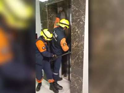 Елордалық құтқарушылар лифтте қалып қойған 9 адамды құтқарды