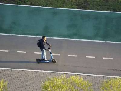 Елімізде электросамокаттардың тротуармен жүруіне тыйым салу ұсынылып отыр