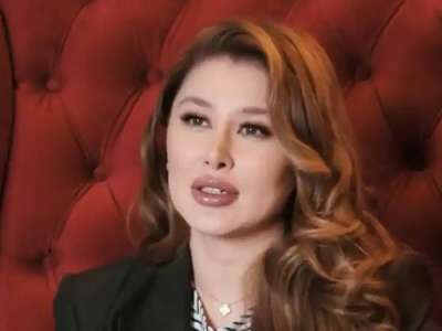 «Менің бір айлығымды басына орап алыпты»: Әсел Асқардың  киімінің бағасы талқыға түсті