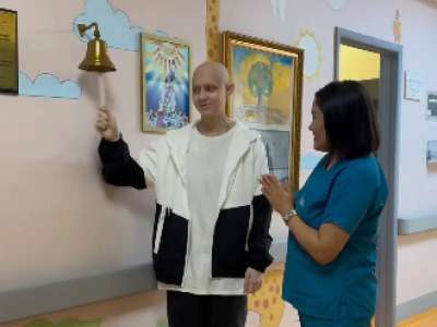 «Көз жасын тежеу мүмкін емес»: астаналық дәрігер обырдан жазылған жасөспірімнің видеосын жариялады