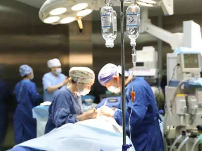 Астанада нейрохирургтар үш айлық сәбидің миынан үлкен ісікті алып тастады