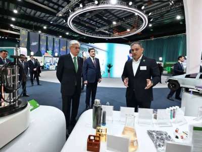 Тоқаев «Таза Қазақстан» экофестиваліне арналған көрмені тамашалады