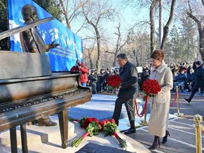 Алматыда Ермек Серкебаевқа арналған  ескерткіш ашылды