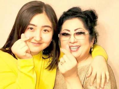 Мақпал Жүнісованың қызы Мерей анасына ән арнады