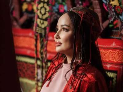 «Қазақтарды менсінбейді»: Әнші Жазира Байырбекова шу шығарды