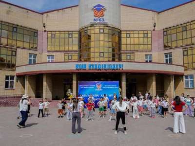 Лагерьде балаларға қолөнер және ағаш өңдеу бойынша дәрістер өтіп жатыр