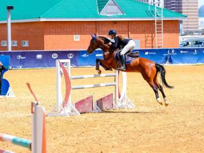 Астана қаласы конкурдан Қазақстан кубогын қабылдап жатыр