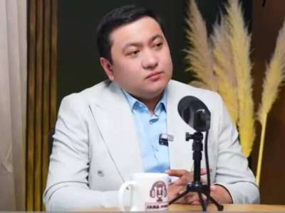 Танымал журналист Асхат Садырбай тағы бір әйелге үйленбекші болғанын айтты