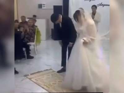 Сәждеге жығылу ма?: Тойдағы сәлем салу дәстүрі елді шошытты