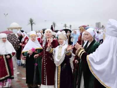 Маңғыстаулықтар қазақтың ұлттық киімімен әлемдік рекорд орнатты