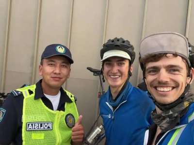 Германиядан келген велошабандоздар қазақстандық полицейлерге алғыс білдірді